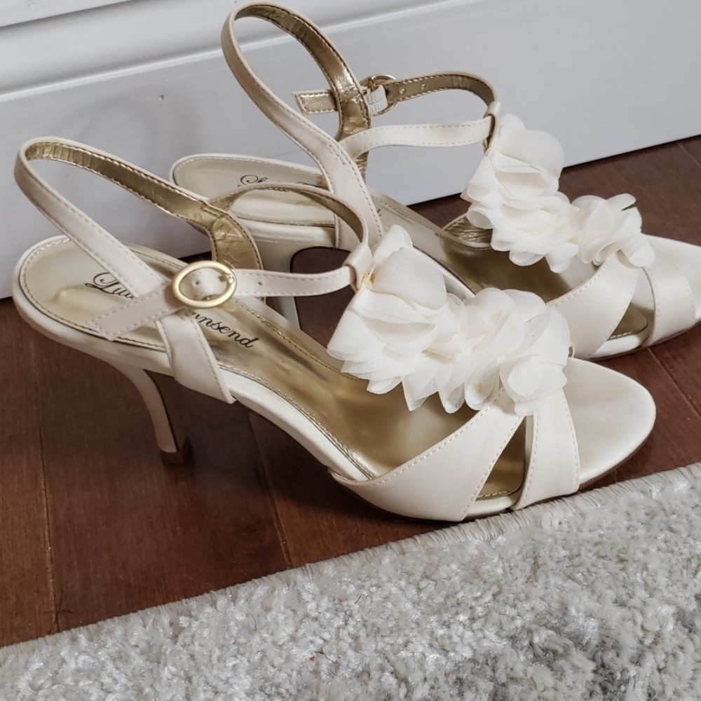 Ivory colored ruffle 3 inch heels